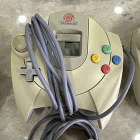 Sega Dreamcast Console Bundle w/ 4 Controllers, 4 VMU&rsquo;s,2 Controller Ext WORKING