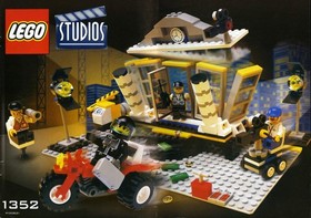 Lego 1352, Explosion Studio, 100% Complete w/ ALL 4 minifigs - VERY NICE!