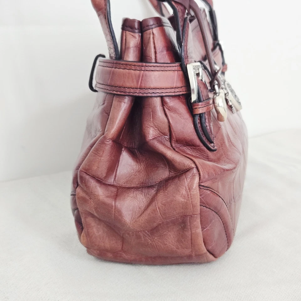 Bolso Brighton Kennedy Pasas Marrón Cocodrilo Cuero Repujado Bloqueo Corazón Dije Cartera Foto 4 de 4