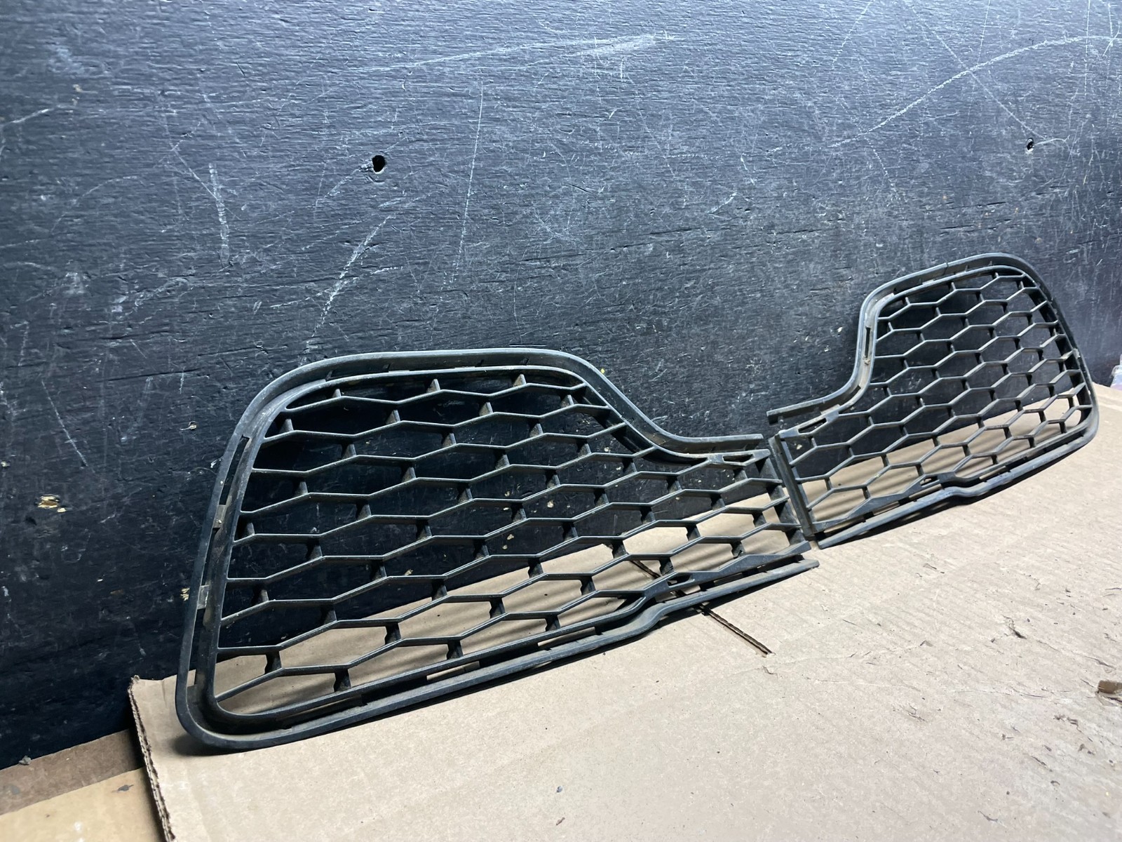 2014-2017 Maserati Ghibli Front Left+Right Bumper Lower Grille Cover V8779 DG