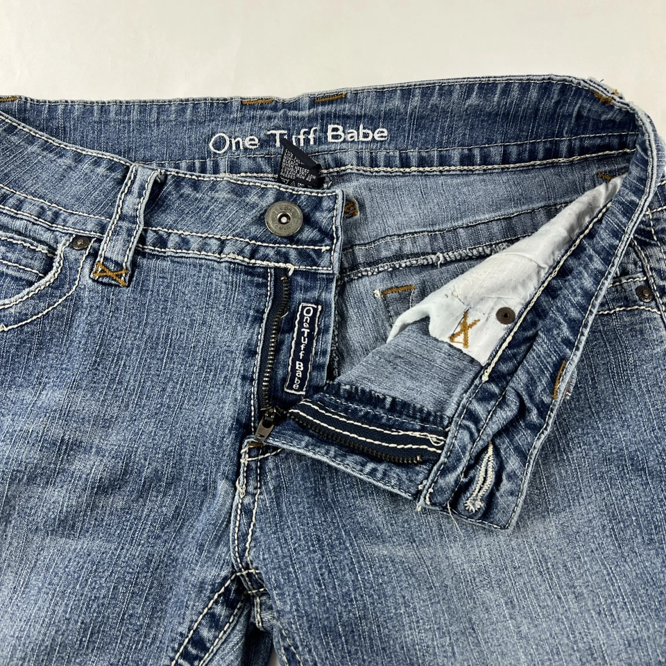 Jeans feminino One Tuff Babe 9/10 dourado enfeitado bolsos traseiros, corte bota - Imagem 3 de 4