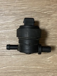 MERCEDES-BENZ W221 W215 Vacuum Valve A0004705593