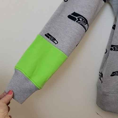 NFL Seahawk Gray Graphic Green Colorblock Long Sleeves Sweatshirt Junior 11/13 - Picture 2 of 15