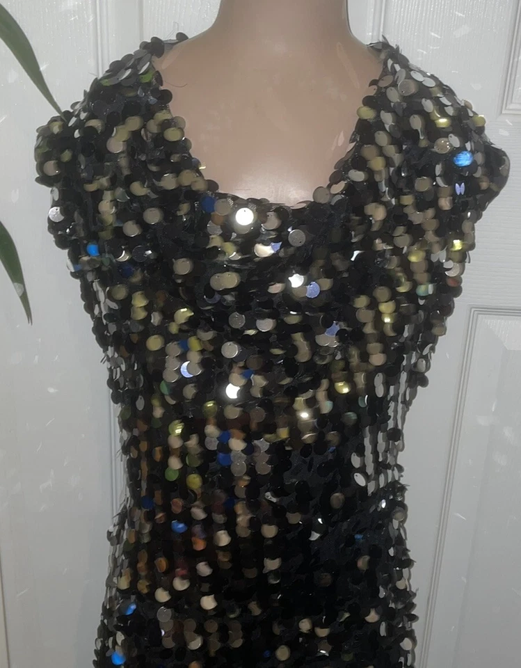 LADIES SIZE UK 8 TO SMALL UK 10 SILVER AND BLACK SEQUIN PARTY DRESS RARE - Image 2 of 4
