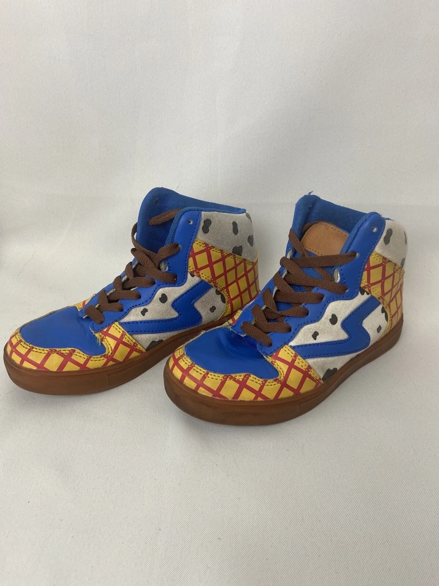 Cartoon character store converse