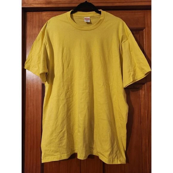 T shirt blanc neuf marque Supreme en jaune XL