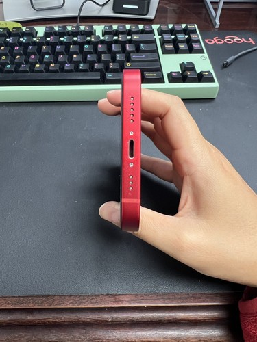 Apple iPhone 13 - 128 Go - Lot Rouge (Désimlocké) avec coque, protection écran - Photo 3 sur 11