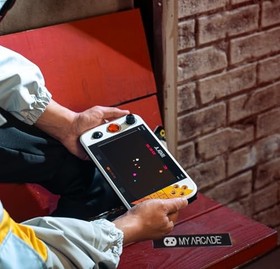 MY ARCADE ATARI GAMESTATION GO RECHARGEABLE BATTERY OVER 200+ PRELOADED RETRO