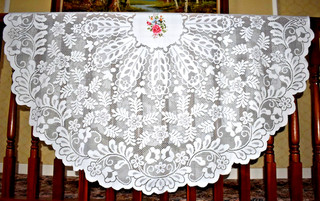 VINTAGE ROUND WHITE LACE TABLECLOTH 61 ins diameter New & unused