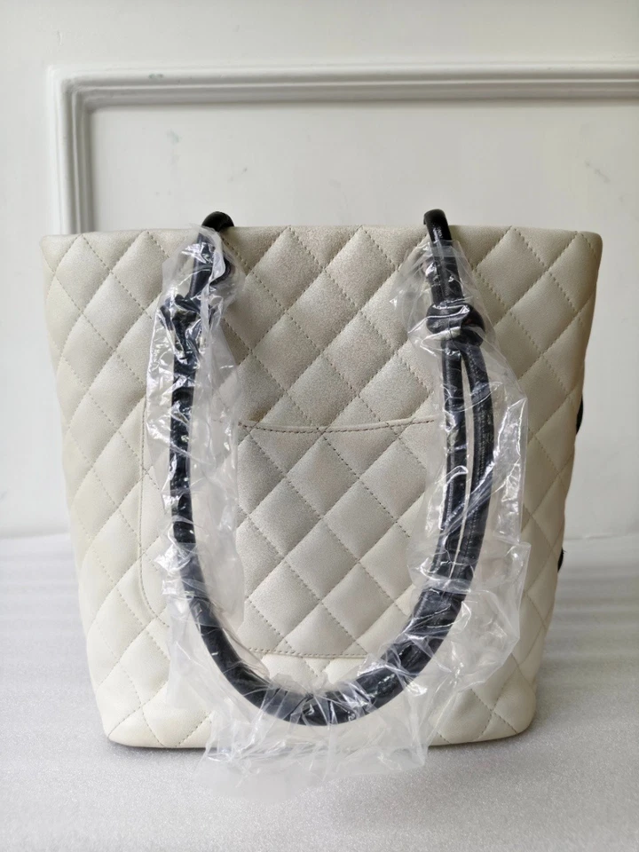 Chanel Blanco Negro Logo Compagnon Cesta Pequeña 03 04 Foto 3 de 4