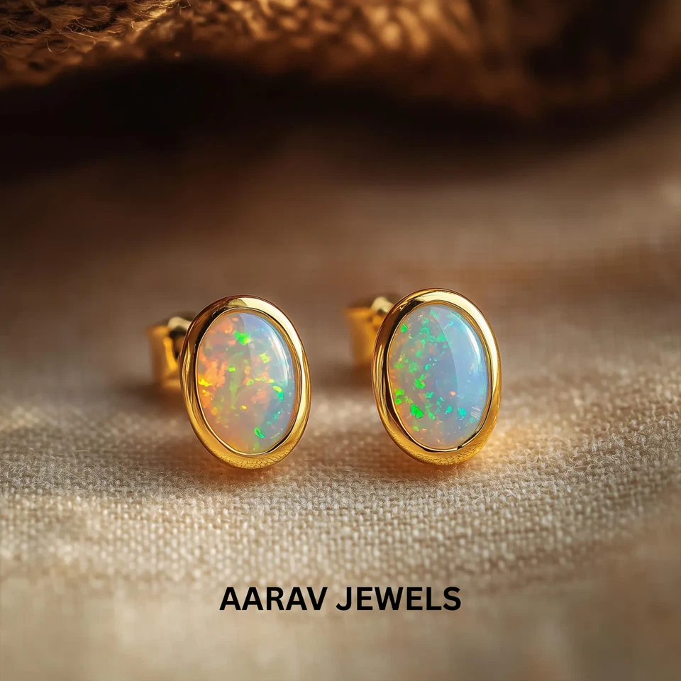 Aretes ovalados de ópalo de fuego genuino de 3 quilates con bisel trasero enchapados en oro amarillo de 14 quilates Foto 4 de 4