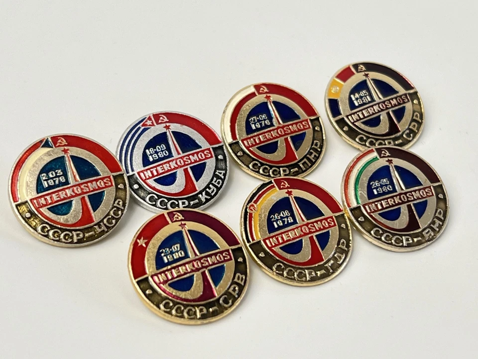 Conjunto de 7 emblemas de pinos espaciais soviéticos Intercosmos URSS Cosmonáutica anos 1970-80 - Imagem 4 de 4