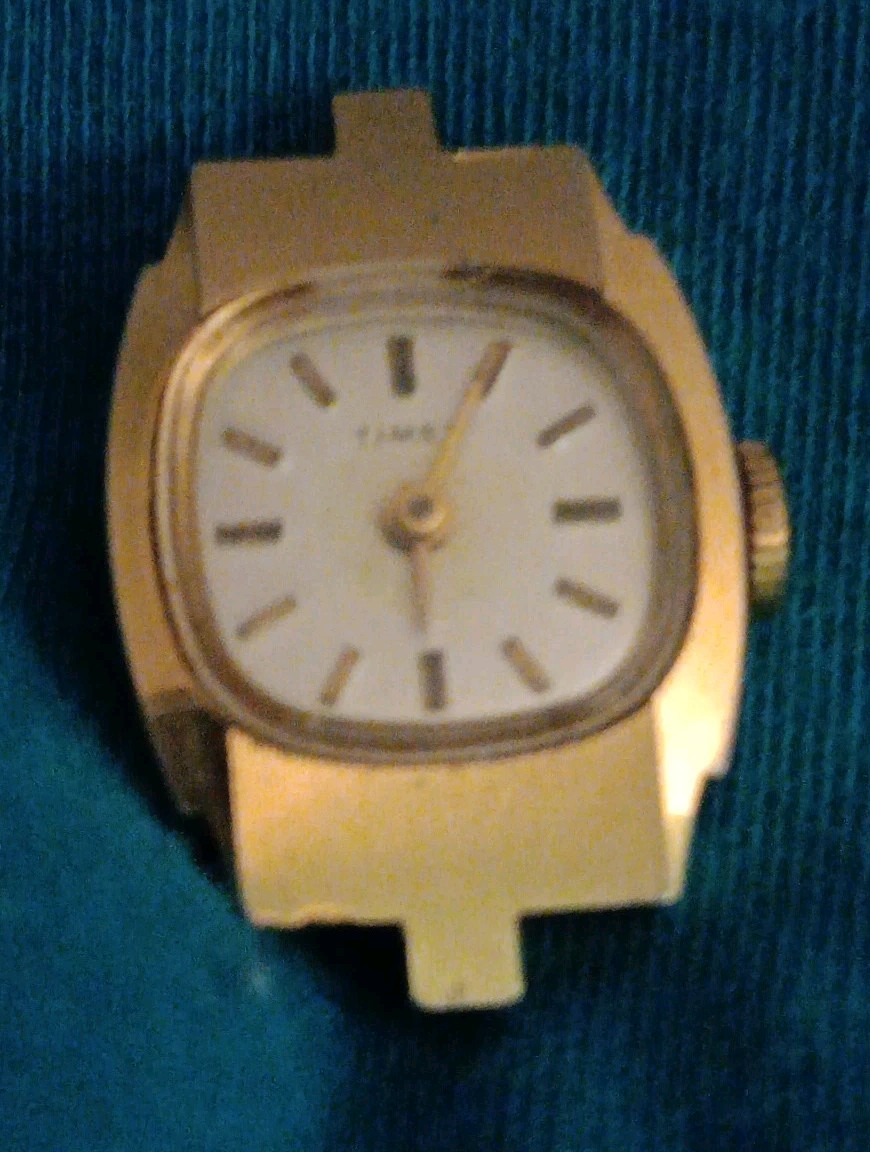 14k vintage Timex - vintagewatches.pk