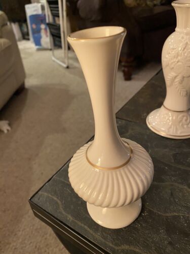 Lenox 7 inch tall swirl flower vase gorgeous - Picture 1 of 3