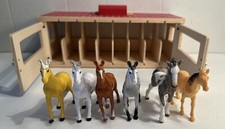 Melissa  Doug Take Along Wooden Show Horse Stable w/ 4 Horses 3744