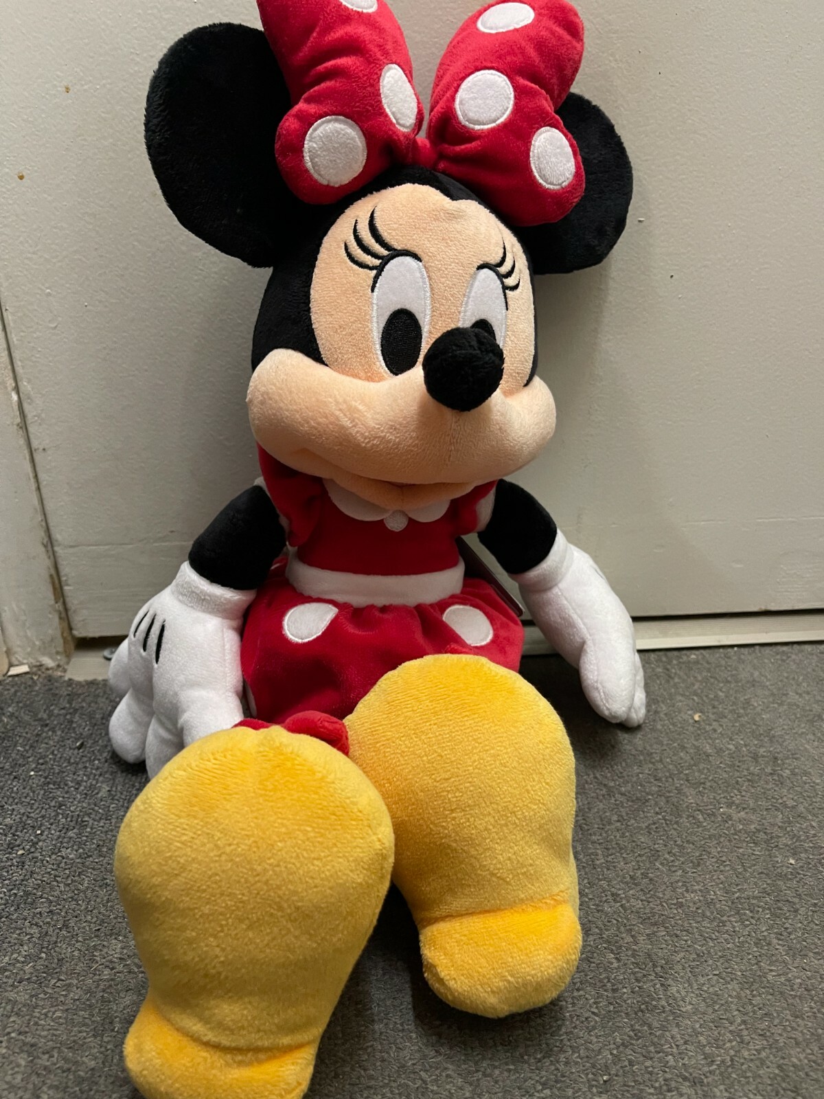 Peluche Minnie Mouse Disney Store rouge de 35 cm pour enfant