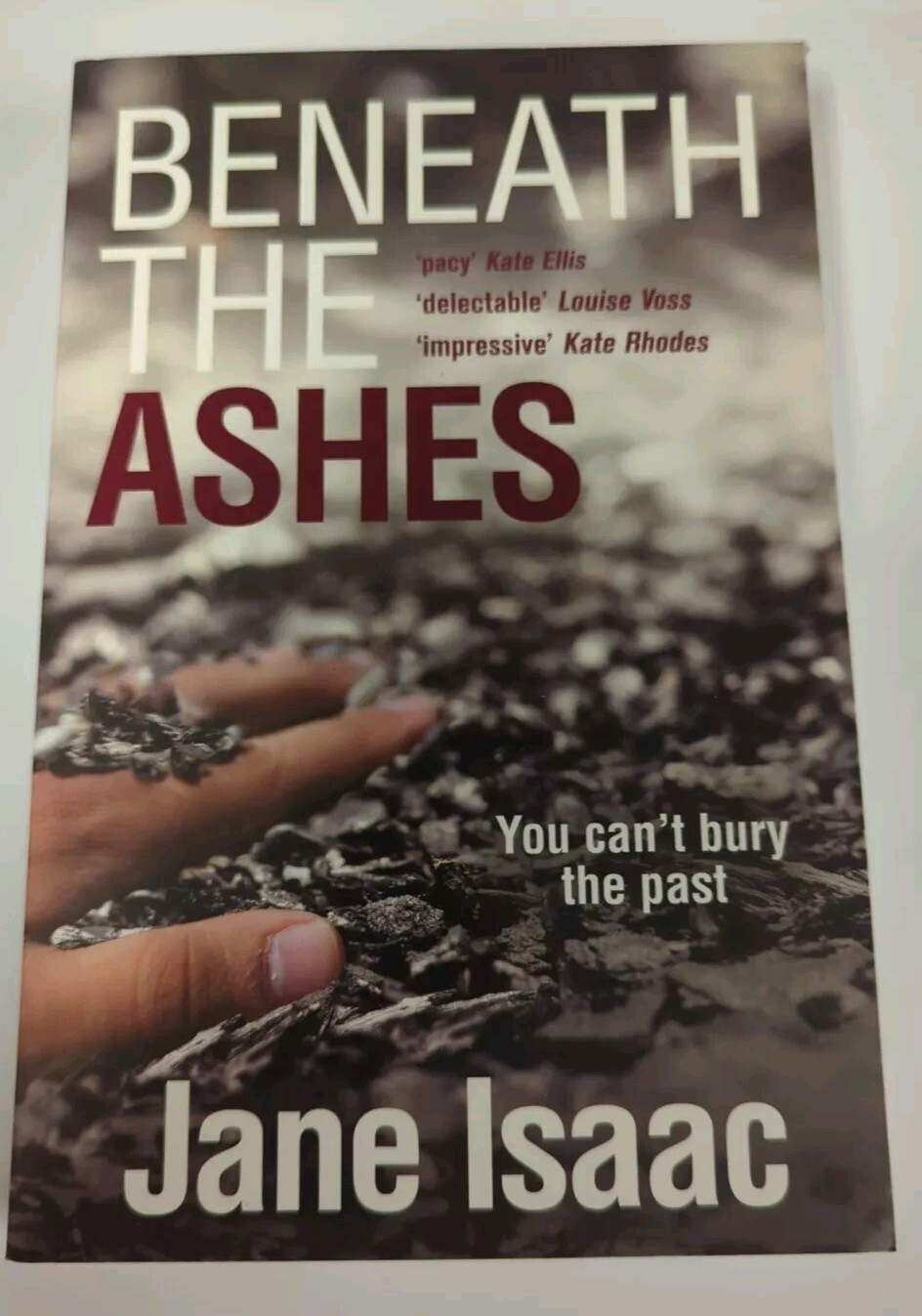 Beneath the Ashes Jane Isaac Book New Paperback Novel Crime Fiction