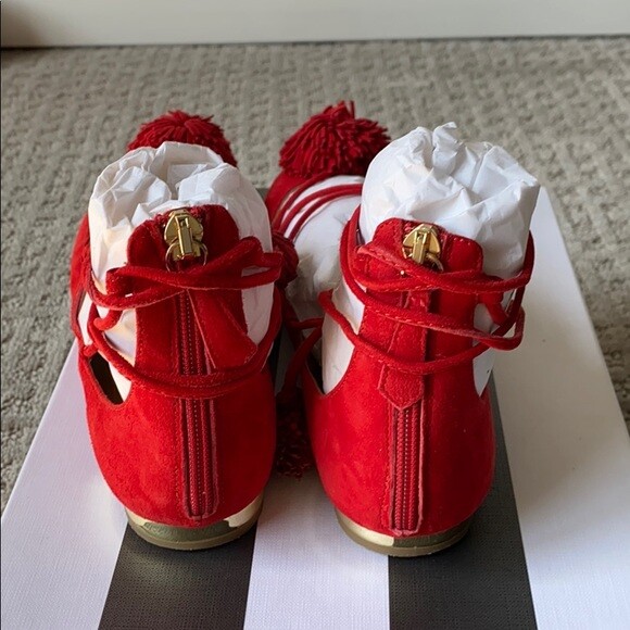 Escarpins Plats Aquazzura Sunshine à Pompons - Taille EU 37 (US 7), En Daim Rouge, Occasion En Excellent état