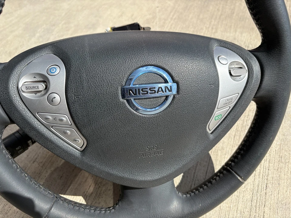 2013-2015 Nissan Leaf Driver Steering wheel With Cruise Control Foto 2 de 4