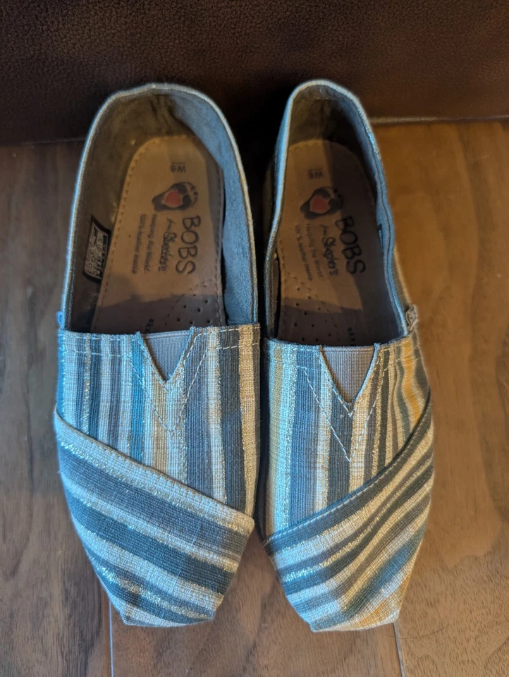 Zapatos sin cordones Bobs By Skechers para mujer, talla 6, tono dorado brillo/rayas Foto 3 de 4