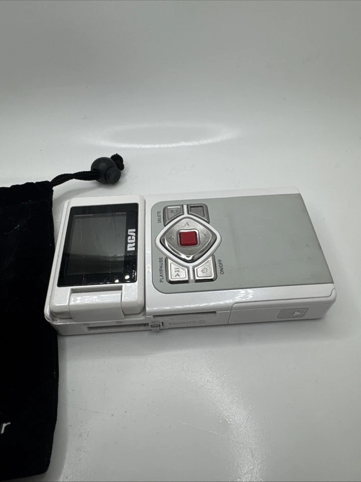 RCA Small Wonder Video Camcorder/Camera EZ201A White 1.5" Flip Screen PARTS ONLY - Image 4 of 4