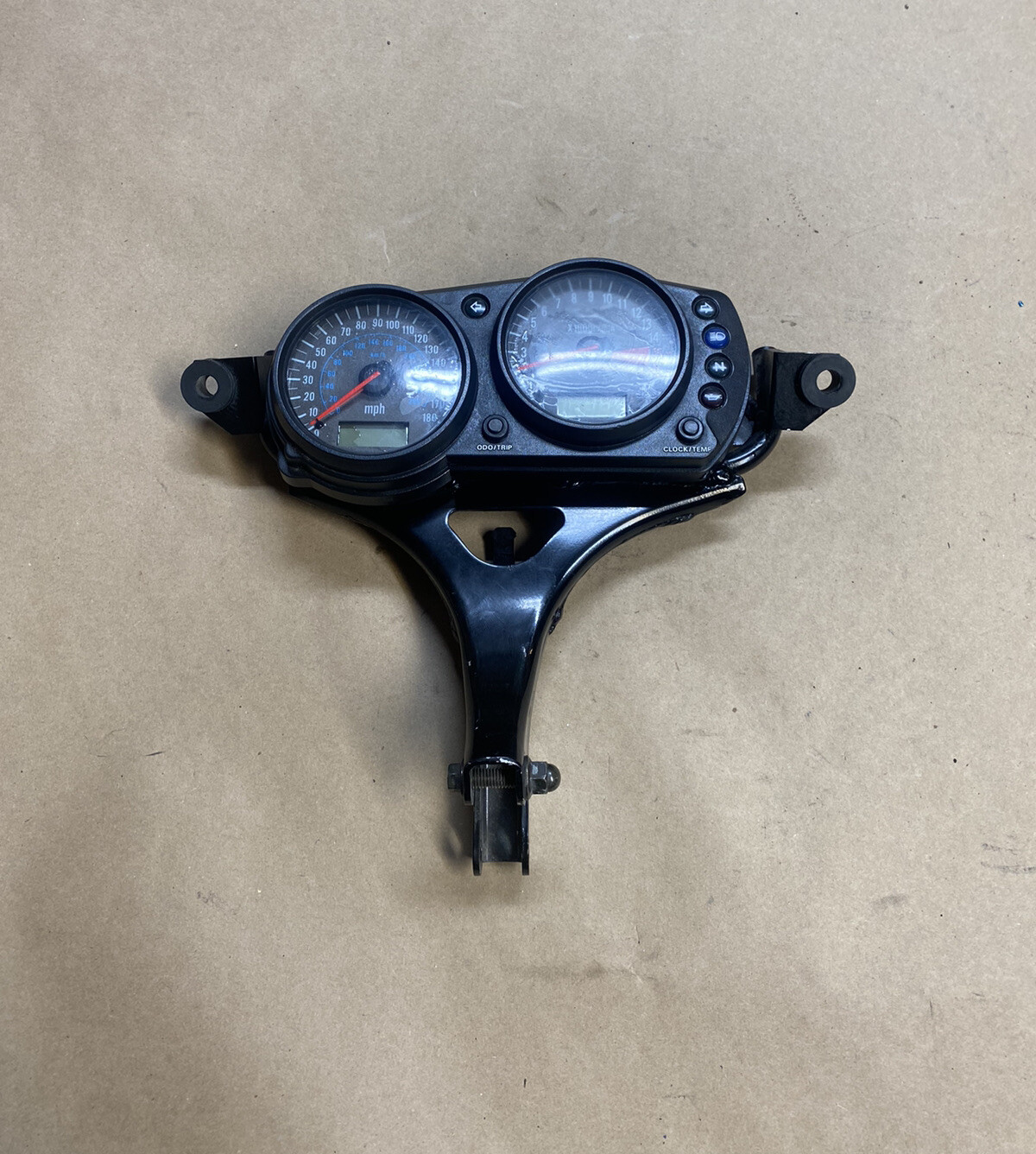 0508 Kawasaki ZZR600 / 0002 Ninja ZX6R SPEEDOMETER MPH RPM GAUGE STAY
