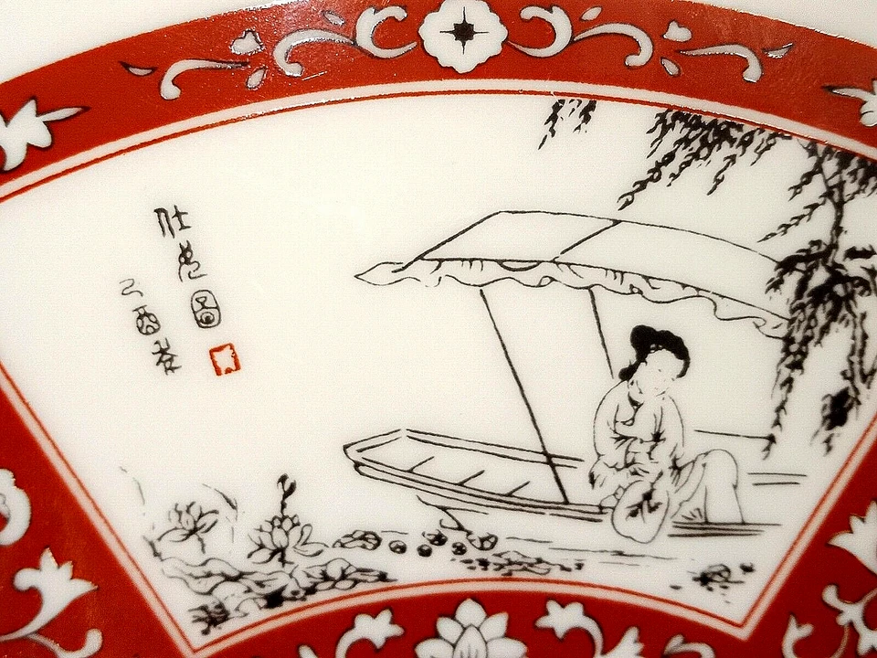 Large Porcelain Serving Dish Raised Centre Beautiful Asian Design 28cm - Image 4 of 4