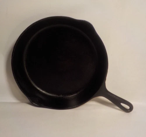 Vintage WAGNER WARE Cast Iron Frying Pan Skillet # 1058 F- 10" Camping USA