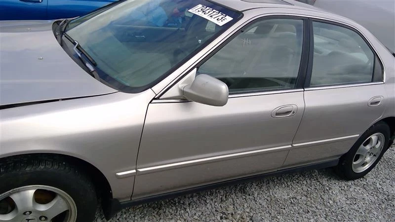 Espejo retrovisor interior usado se adapta a: Honda Accord 1997 grado A Foto 3 de 4