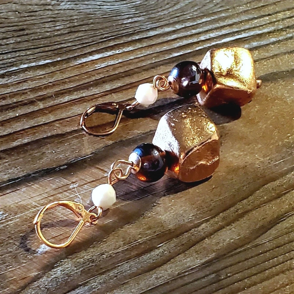 手工制作尼泊尔铜浸巴洛克黄铜珠耳环 — 第 4/4 张图片