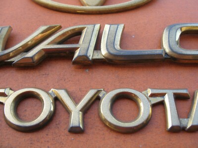 1995 TOYOTA AVALON XL REAR LID GOLD EMBLEM LOGO BADGE SIGN SYMBOL