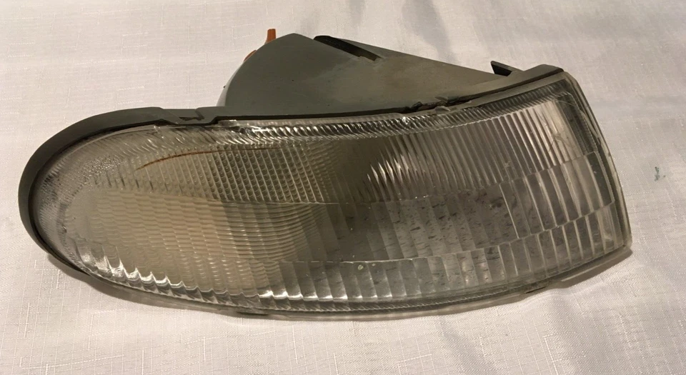 Caprice - Holden - VR - VS “Caprice" RH headlight assembly - image 3 of 4