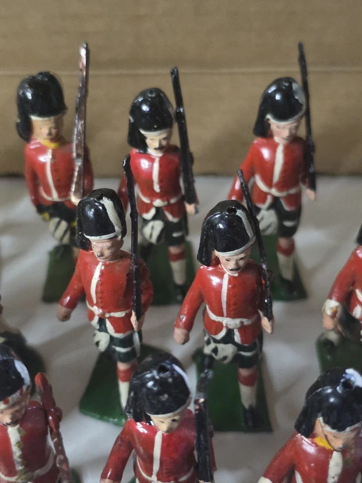 John Hill Co (JOHILLCO) Coldstream Guard 34 piezas banda de marcha + soldados de juguete del ejército Foto 4 de 4