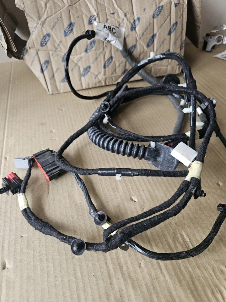 New genuine Ford Focus Tailgate Wiring Harness 8M5T17N400 1709627 - Image 2 of 4