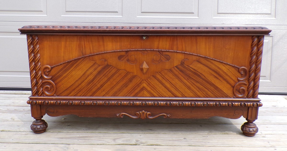 Vintage Art Deco Walnut Cedar Trunk Hope Chest Blanket Chest Bed