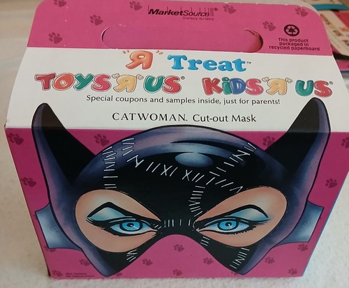 Two BATMAN RETURNS SPECIAL EDITION "R" TREAT BOXES - One Full Of Coupons, Etc... - Picture 2 of 7
