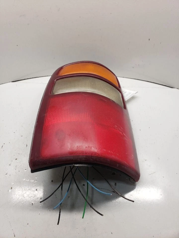 Luz trasera izquierda para conductor compatible con 00-03 SUBURBAN 1500 1375987 Foto 2 de 4