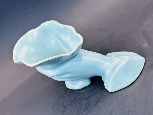 Vintage 1940s Nelson McCoy Art Pottery Aqua Green Hand Holding Cornucopia Vase - Picture 3 of 10