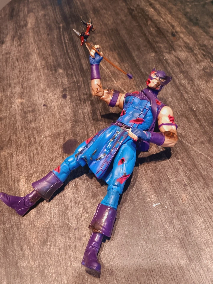 Figura de acción Diamond Select Marvel Legends Hawkeye edición coleccionista personalizada  Foto 3 de 4