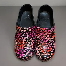 Dansko Clogs Hearts Print Leather Shoes Size 39