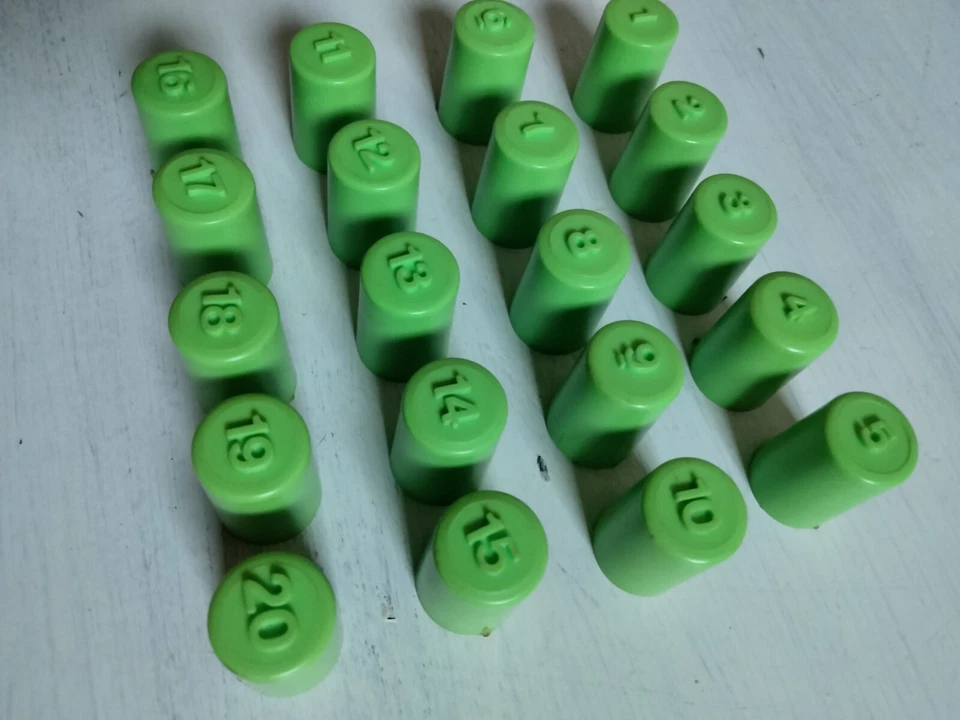 VINTAGE 1975 Numbers Up Board Game Milton Bradley Replacement Pegs #1 to #20 - Image 3 of 4