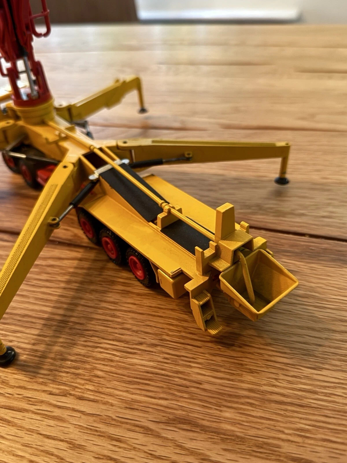Mercedes Benz Putzmeister M52 Concrete Pumper - 1/50 Conrad - Great Condition 11