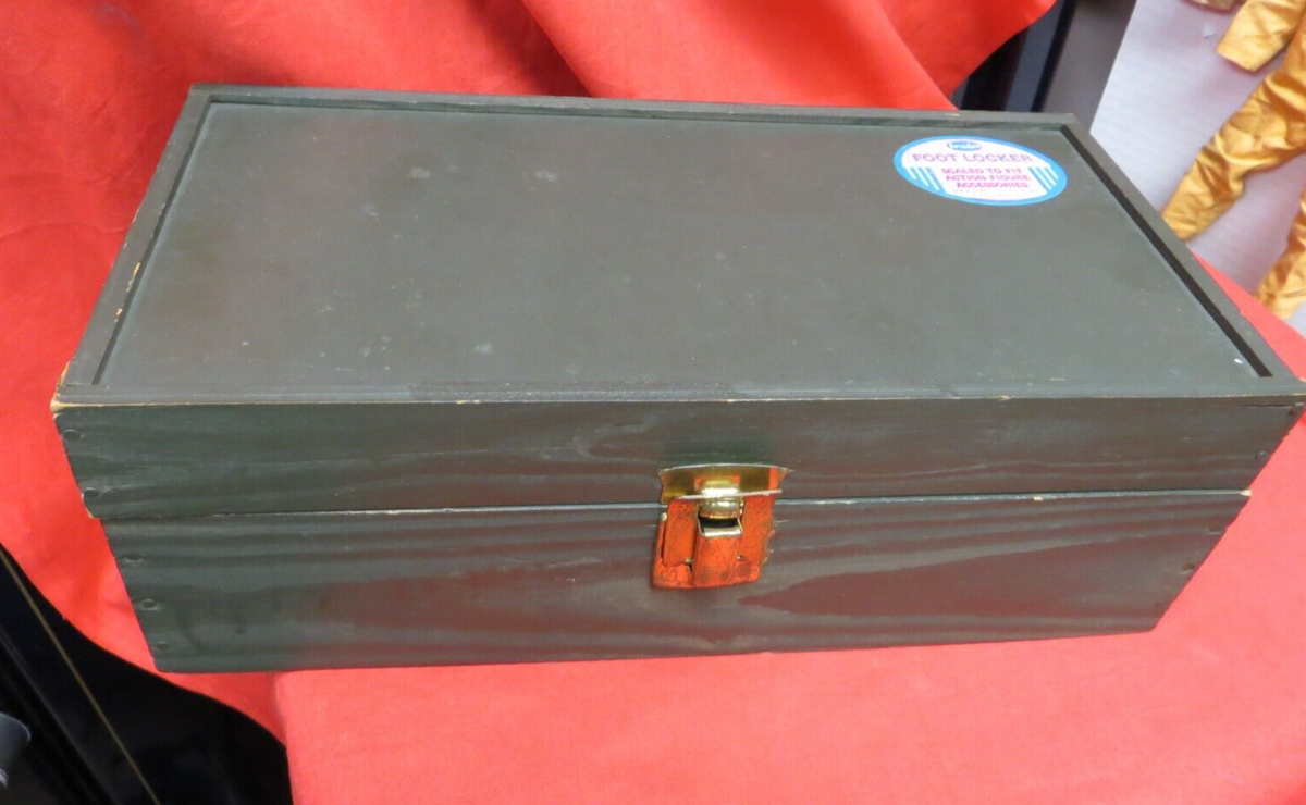 1964 VINTAGE GI JOE JOEZETA : IRWIN FOOTLOCKER W/BLUE TRAY MEGO