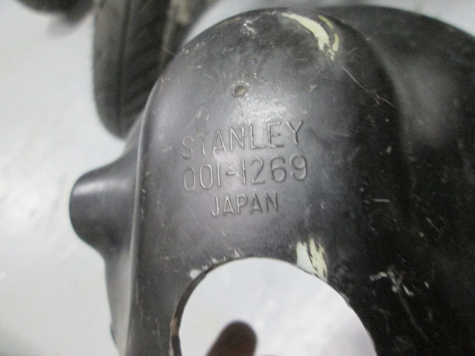 Cubo de faros Kawaski KZ400 / KZ440, 23005-047-21 Foto 3 de 4