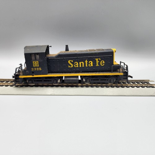 AHM 5014 HO Santa Fe EMD SW-1 Diesellok #2325 Modelleisenbahn - Bild 3 von 8