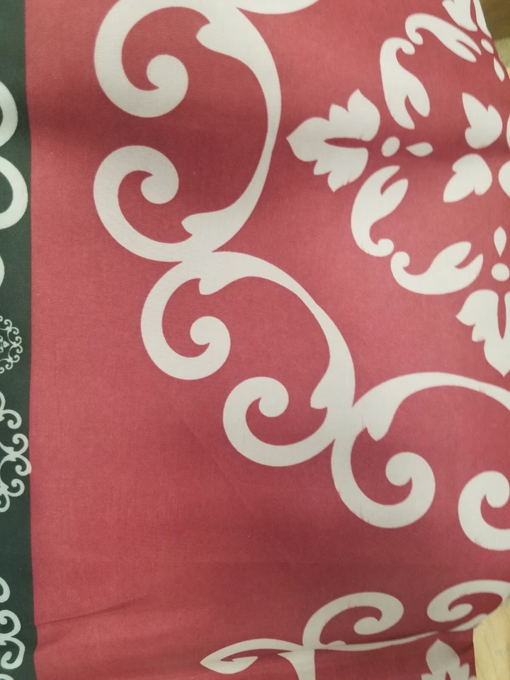 Cortina de ducha Red Rouge Serenity Circle Splash Home Medallion cabecera verde Foto 4 de 4