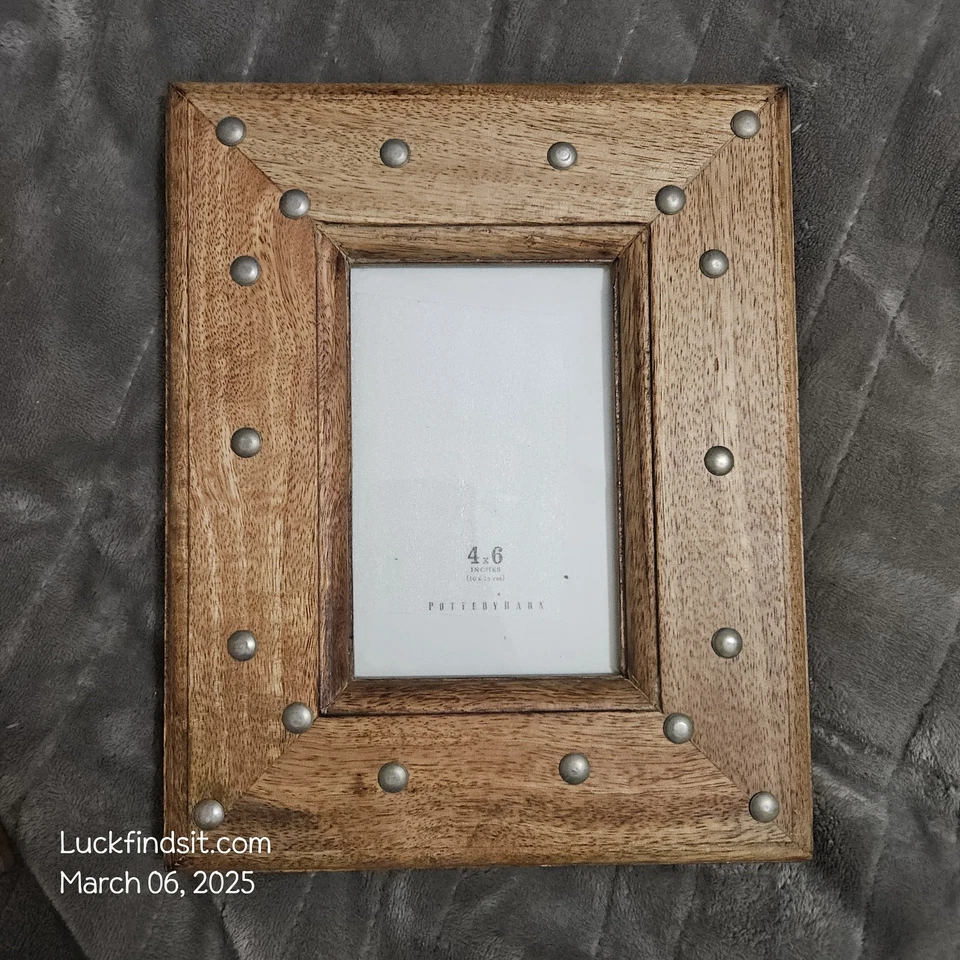 Marcos de fotos de madera pesada tachonados Pottery Barn Western Farm remachados 4x6 y 8x10 Foto 2 de 4