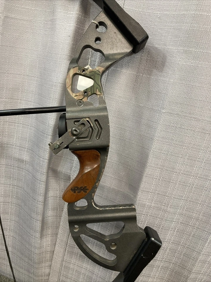 PSE COMPOUND HUNTING BOW RH LMR-2 CAM DRAW W 70 LENGTH 34" - Image 2 of 4