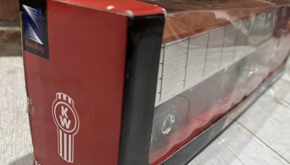 NEW RAY KENWORTH W900 LONGHAULER WITH GRAIN TRAILER SEMI 1:43 SCALE HTF - Image 4 of 4