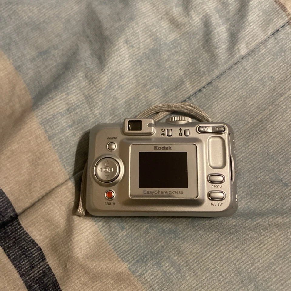 Kodak EasyShare CX7430 4.0MP Digital Camera Silver Untested No Battery - Image 3 of 4